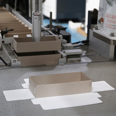 堅い箱の包装機械ギフト用の箱、クラフト カバー上の最下の堅い箱及び贅沢な作成機械