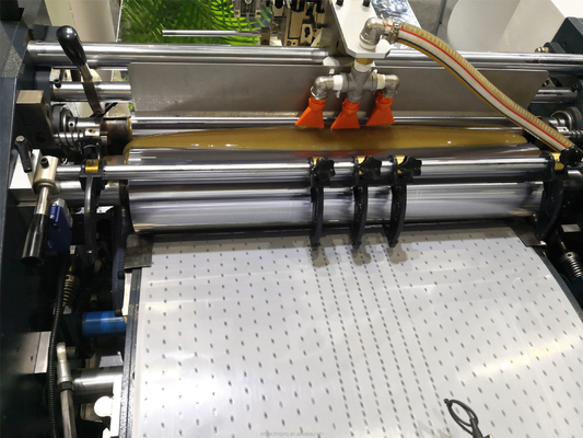 機械、堅い折る箱機械を作るフル オートの小さい板紙箱