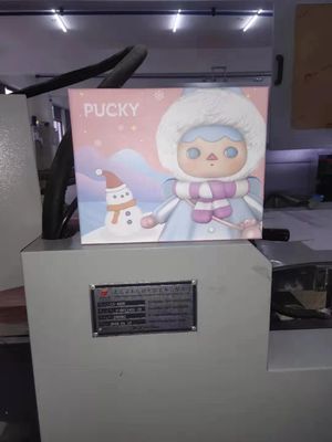 機械L5989XW3182XH2100mmに堅い箱をするクリスマスのギフト用の箱 ペーパーつく機械