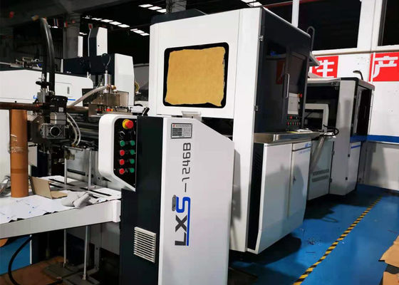 ザ・ペーパーの内部箱を貼るのに携帯電話箱を作るために使用されているLS 450 S. Box Positioning機械。