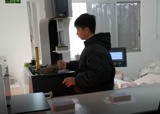 半自動堅い携帯電話はまた包む機械をことができる化粧品箱を作る囲む