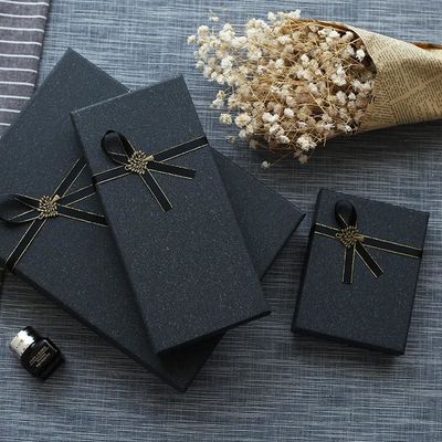 包装箱および板紙箱のための機械を貼る堅い箱のコーナー