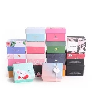 箱を形作るLuxury&Perfumeの化粧品の上限のワインのための自動堅い箱の包む機械
