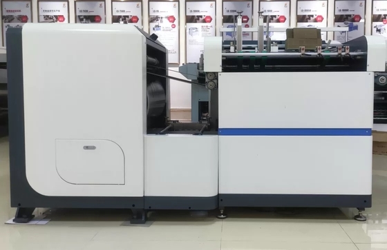 8つのスロット板紙箱vの溝が付いている機械に溝を作っているフル オートの二重方向堅い板