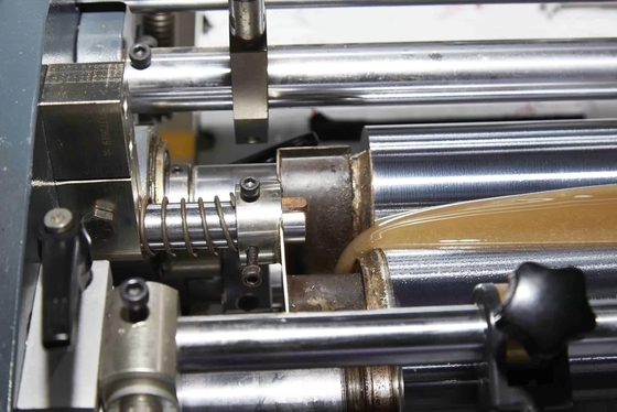 5 - 二重箱の包むシステムが付いている機械を形作る45pcs/min堅い箱